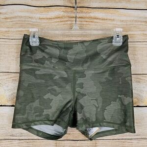 prAna Layna Sage Camo Shorts Size Medium